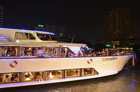 The best Chaophraya river dinner cruises in Bangkok