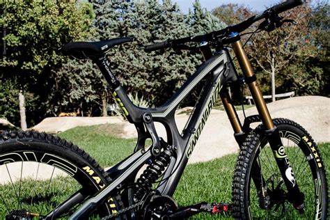 Santa Cruz V10 specs and images