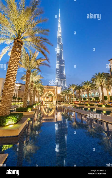 Dubai burj khalifa night hi-res stock photography and images - Alamy