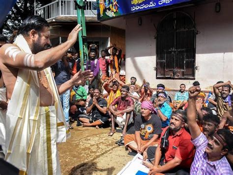 Sabarimala temple violence: Police arrests activist Rahul Easwar - Oneindia News