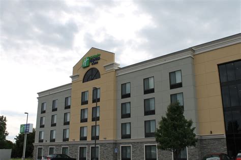 Holiday Inn Express & Suites | Batavia, NY 14020