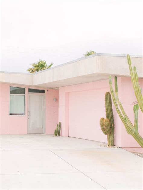 Live your Barbie dreamhouse in these amazing 9 pink houses - ScDecorum