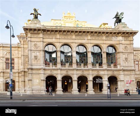 Vienna State Opera House exterior; Vienna city centre, Vienna Austria Europe Stock Photo - Alamy