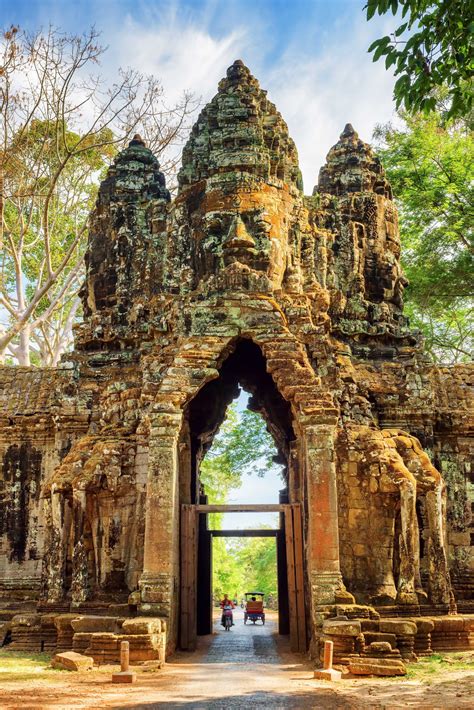 Gateway to ancient Angkor Thom in Siem Reap, Cambodia » Digs.net