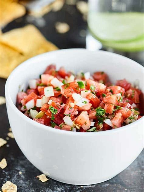 Easy Pico de Gallo Recipe - 6 Ingredients & 10 Minutes!