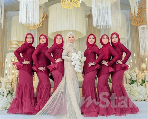 Baju Pengantin Warna Maroon Gold