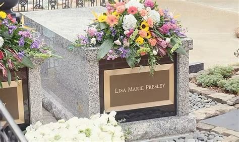 Lisa Marie Presley Laid to Rest at Graceland - Casino.org