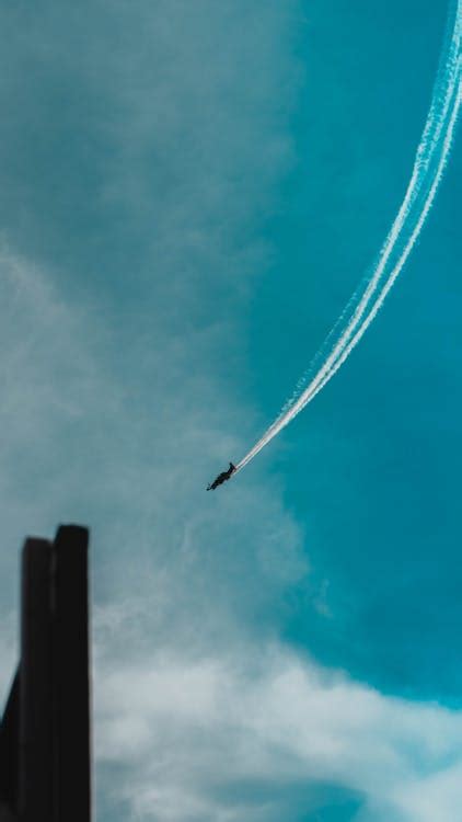 Plane Flying and Leaving a Vapor Trail Behind · Free Stock Photo