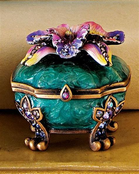 17 Best images about Trinket Boxes on Pinterest | Swarovski crystals ...