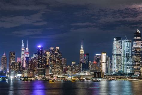 2023 New York City Skyline Tour by Night with Local Guide