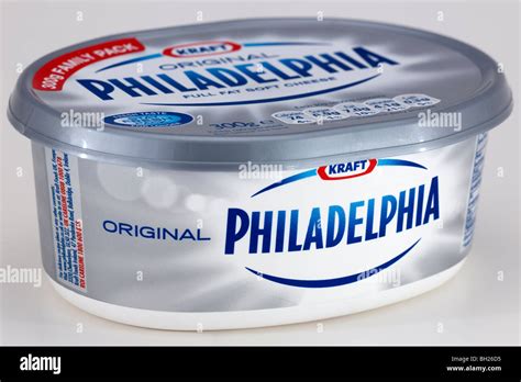 Tub of Kraft Philadelphia cream cheese spread Stock Photo - Alamy