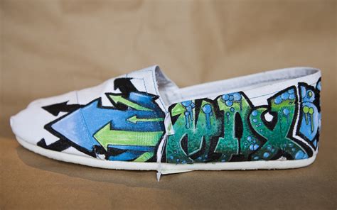 Benjamin Paras: Graffiti Style Custom Toms Shoes