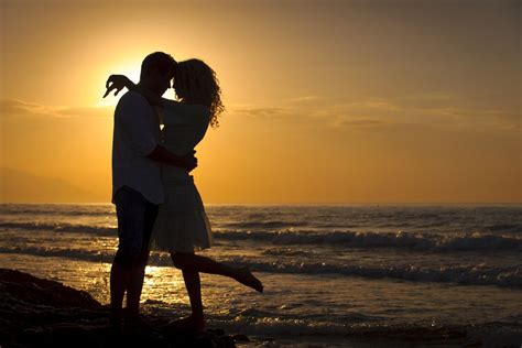 Sweet romantic young couple hugs wallpapers HD Wallpapers Rocks 1800× ...