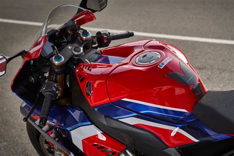 2020 Honda Fireblade review: A weapons-grade track bike | British GQ