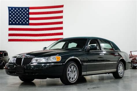 2002 Lincoln Town Car | GR Auto Gallery