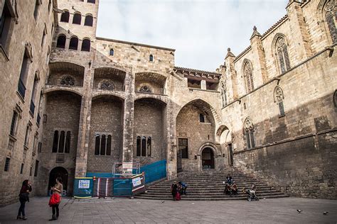 10 pictures that will make you fall in love with Gothic Quarter in Barcelona!