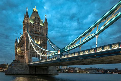 1 World Knowledge: Tower Bridge, London