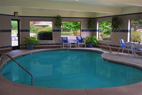 Oxford Suites Portland - Jantzen Beach Hotel (Portland (OR)) - Deals ...