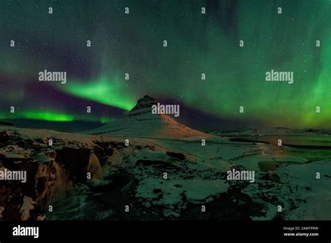 Northern lights Iceland Kirkjufell mountain Stock Photo - Alamy