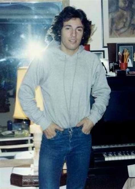 30 Rare Vintage Photographs of a Young and Handsome Bruce Springsteen ...