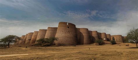 Derawar fort, Pakistan. Built in 9th century by Jajja Bhati, Hindu ...