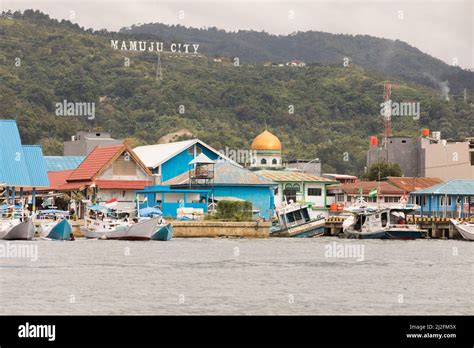 Harbor and docks in Mamuju city, Sulawesi, Indonesia, Asia Stock Photo - Alamy