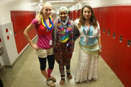 Students get crazy for Wacky Tacky Day – The A-Blast