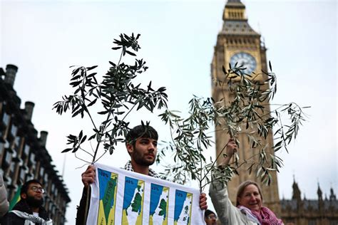 Thousands attend pro-Palestine protest as police warn of crackdown on ...