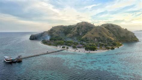 Kanawa Island | Brilliant Snorkel & Quiet Beach | Hello Flores