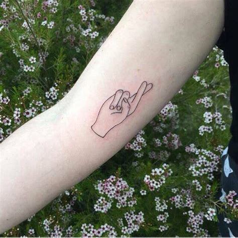 Fingers crossed minimal tattoo - Tattoogrid.net