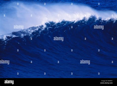Deep Blue Wave Cresting, White Spray Stock Photo - Alamy