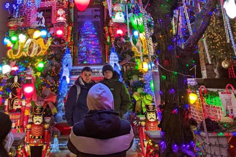 The BEST Dyker Heights Christmas Lights Tours and Things to Do in 2022 ...