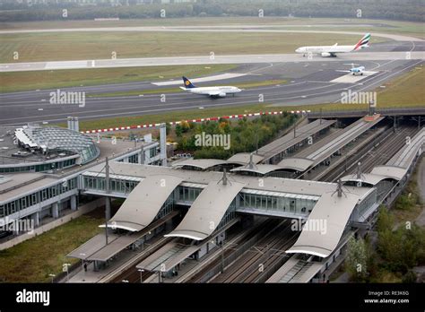 Flughafen Duesseldorf International Airport, airport railway station, Duesseldorf, North Rhine ...