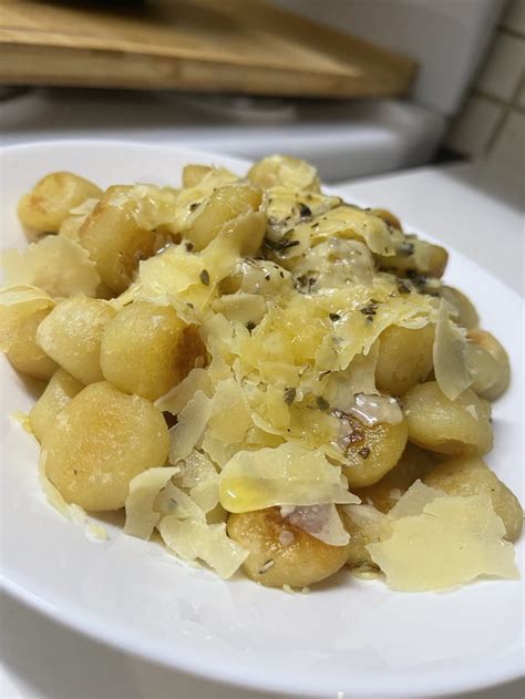 Gnocchi with burnt butter and sage - 9GAG