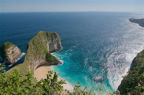 Pink Beach in Komodo Island · Free Stock Photo