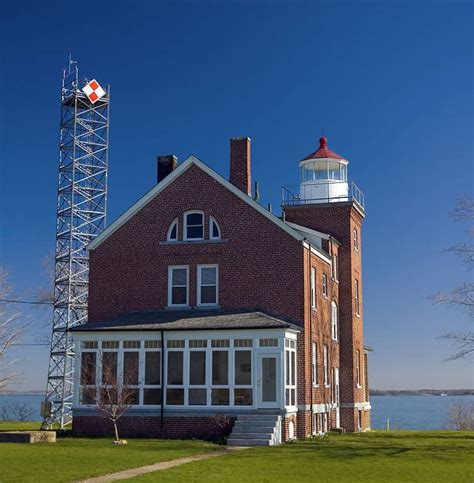 The 5 Most Beautiful Lake Erie Lighthouses