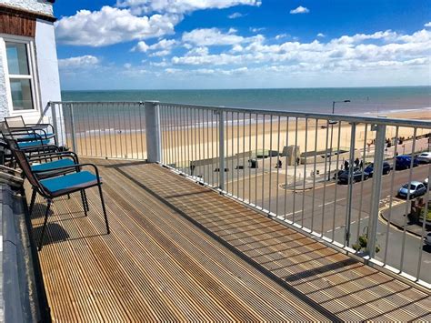 2 Bedroom sea view apartment with balcony & snug UPDATED 2022 - Tripadvisor - Bridlington ...