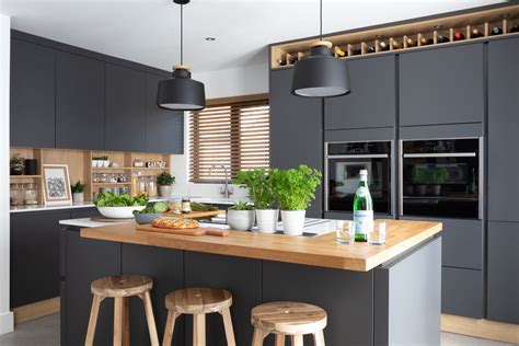 Modern Dark Grey Scandi Kitchen | Modern grey kitchen, Handleless ...