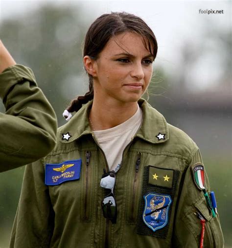 Красивые девушки в военной форме | Military women, Female pilots, Women ...