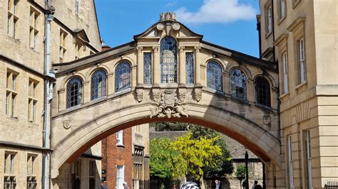 Bridge of Sighs, Hertford College, Oxford, UK. Completed 1914. [OC] : r ...