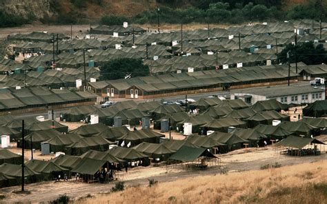 Vietnamese refugees began new lives in Camp Pendleton’s 1975 ‘tent city’ - Los Angeles Times