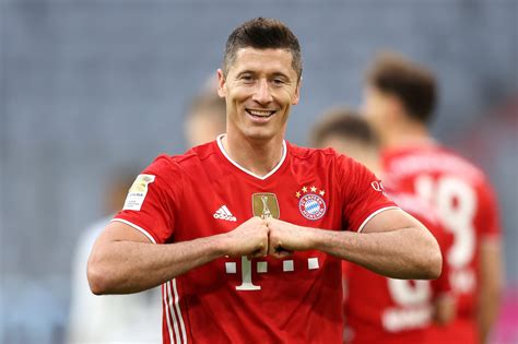 Bayern Munich: Robert Lewandowski squashes transfer speculation