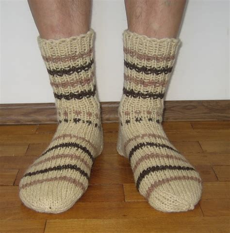 Free Men's Casual Knit Socks Pattern - Free Knitting Pattern