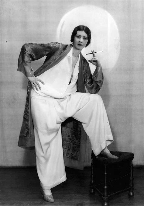 MikeLiveira's Space: 1920s Women Fashion Outbreak That Happened Almost 100 Years Ago