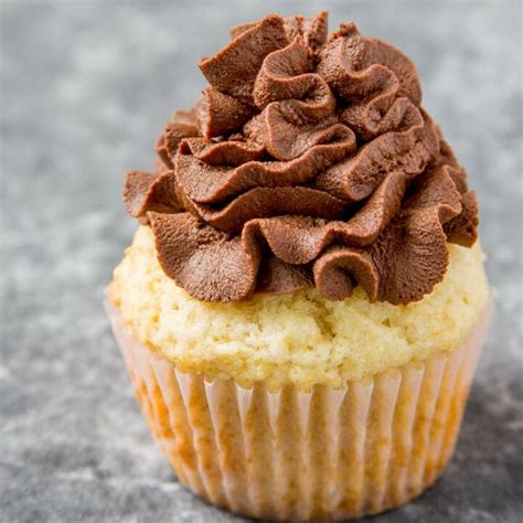 Whipped Chocolate Ganache Frosting - Baker Bettie