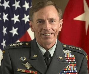 David Petraeus Biography - Facts, Childhood, Family Life & Achievements