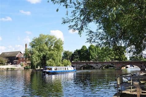 √ Stratford Upon Avon Canal Walk