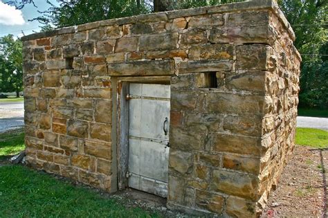 Billings, Missouri City Jail (Robert McCormick) | Old barns, Stone ...