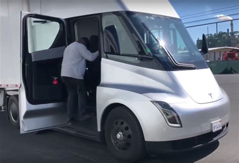 Tesla Semi Truck Interior Sleeper | Cabinets Matttroy