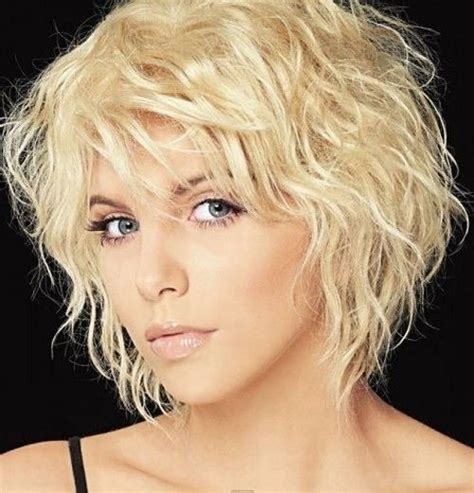 Short bob for curls Choppy Bob Hairstyles, Short Curly Haircuts, Bob Hairstyles For Fine Hair ...